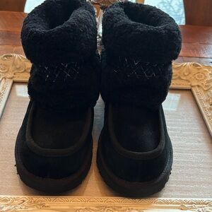 UGG Mini Braid Boots.  Woman Size 7. NEW.  No Box.